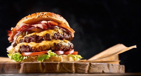 Hamburgueserías - Hamburguesa vegana gigante en una de las mejores hamburgueserías en Madrid