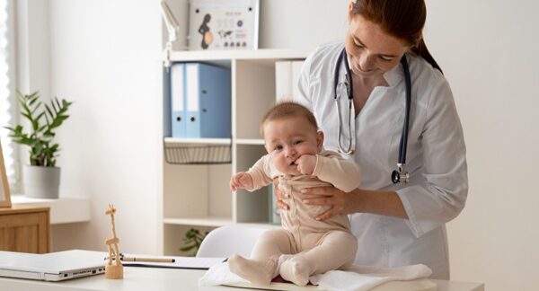 Pediatras - Pediatra reconocido como uno de los mejores pediatras de Madrid, realizando revisiones pediátricas