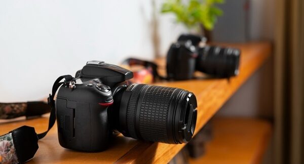 Tiendas de fotografía - Exhibición de cámaras digitales para realizar fotografías profesionales en una de las mejores tiendas de fotografía de Madrid