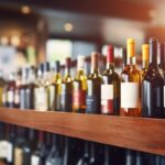 Tiendas de vino - Exhibición de vinatería para comprar vinos en una de las mejores tiendas de vinos de Madrid
