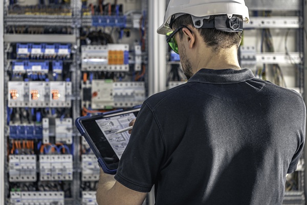 Estudiante graduado en Ingeniería Eléctrica