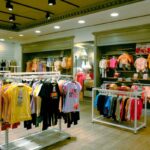 Tiendas de ropa infantil - Exhibición de ropa para niños y ropa bebés en una de las mejores tiendas de ropa infantil en Madrid