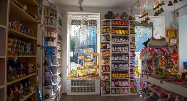 Tiendas de regalos - Interior de una de las mejores tiendas de regalos del centro de Madrid con diversos regalos personalizados y obsequios originales