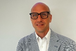 Abg. Roberto Fernández Invernón