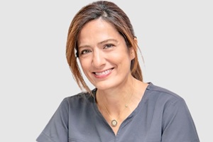 Dentistas estéticos - Dra. Mahsa Khaghani