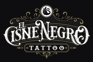 Tatuajes realistas - Logo El Cisne Negro Tattoo Madrid